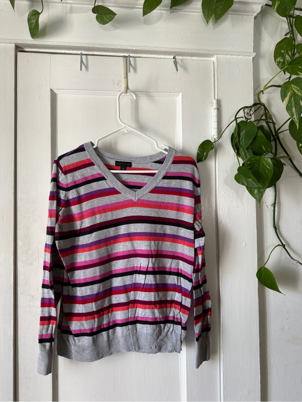 Worthington Light Gray and Red Striped V-Neck Sweater XL